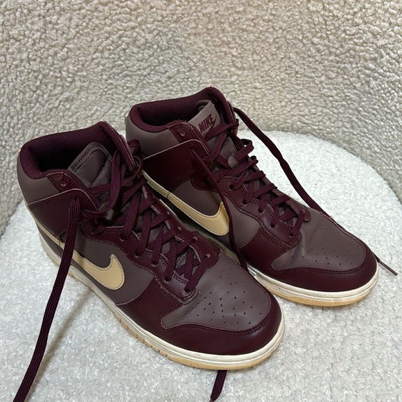 Nike Dunk high in Plum Eclipse - Picture 2 of 4